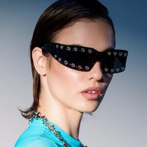 AKIRA HERE FOR THE VIBES SUNGLASSES - O/S